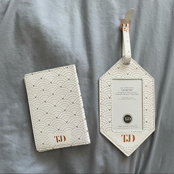 The Jetset Diaries Travel Luggage Tag + Passport Holder - Picture 2 of 3